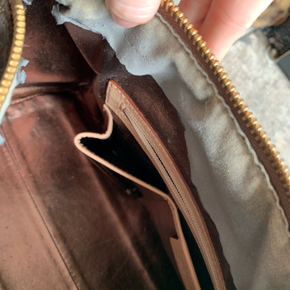 Micheal kors purse large size. - Picture 13 of 15